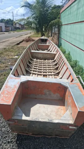 Vendo canoa popa lavanda 9.40 e motor 40 25 mil * aceito proposta