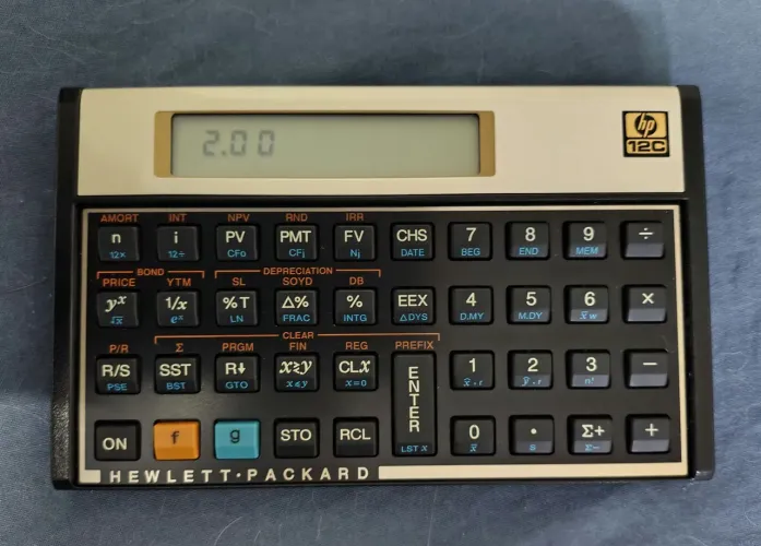 Calculadora Financeira HP 12C novíssima, com capa de couro legítimo.