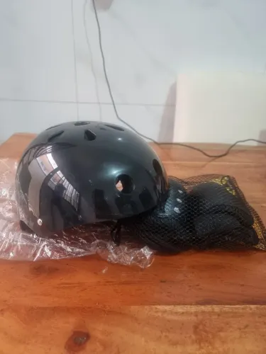 Kit de capecete com joelheira para crianca
