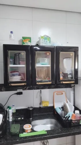 Armário de cozinha seminovo 