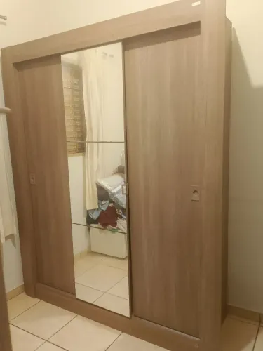 Vendo guarda roupa bem conservado entrega e montagem grátis