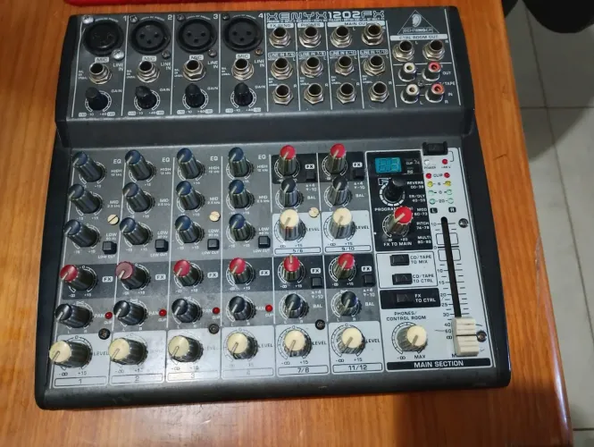 Mesa de som behringer