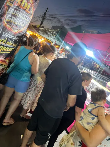 Vendo ponto de tortas  com o carro e tudo . 