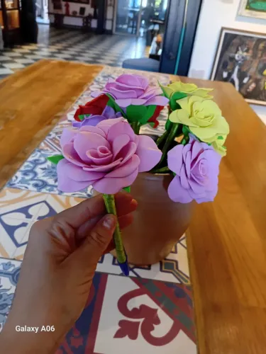 Canetas personalizadas com modelo de rosas