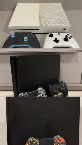 Grupo de 3 Consoles (USADOS) 2 Ps4 Slim 1 Xbox One Controles Jogos Cabos