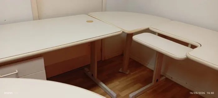 Mesa de escritório em L