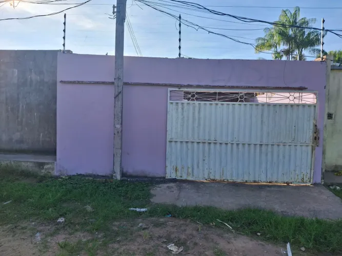 Vende de uma casa na área verde 