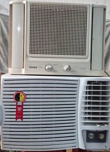 2 ar condicionado 1 de 12 mil btus 1 de 7.500 btus ambos 220 volts  pouquíssimo uso 