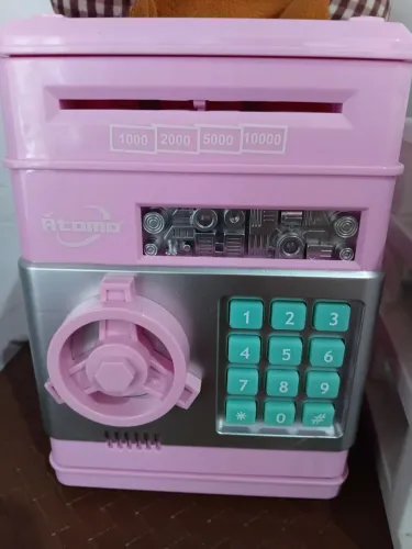 Vendo um cofre eletrônico.
