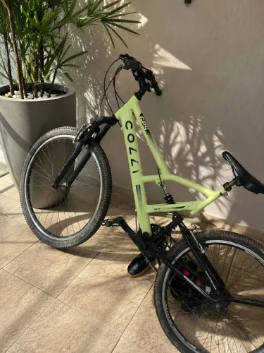 BICICLETA COLLI NÉON COM DOCUMENTO - ARO 26