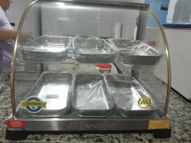 Vende-se expositor de salgados com 6 bandejas