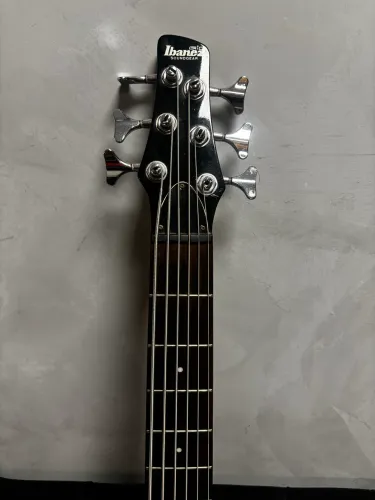 Baixo Ibanez 6 cordas 