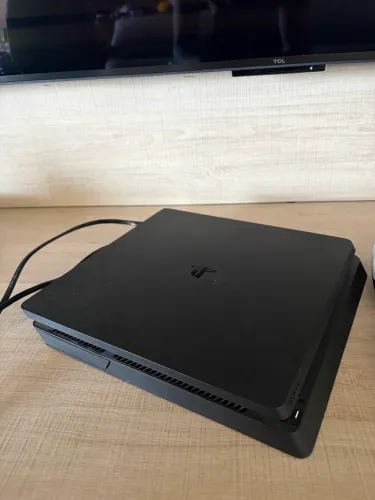 PlayStation PS4 Slim + Controles