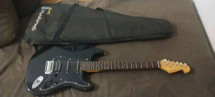 Guitarra Giannini edição limitada nova acompanha todos cabos e amplificador da meteoro