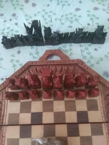Jogo de Xadrez, Dama e Gamão Antigo feito na Indonésia (Bali) em Madeira Entalhada à Mão
