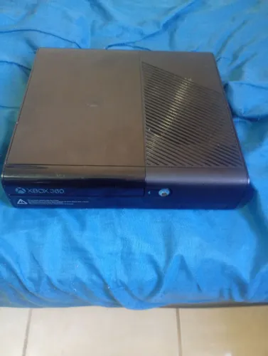 Xbox 360 super slim com luz vermelha e sem cabo flat