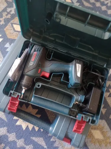Furadeira e Parafusadeira Bosch GSR 1000 Smart Professional