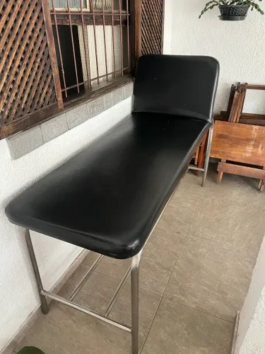 Maca Clínica / Estética Reclinável - Estrutura em Aço e Estofado Preto