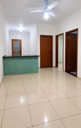 Casa em condomínio 100 metros da pista