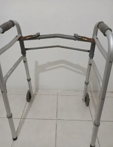 Vendo Andador Adulto