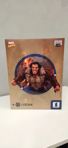 Logan Iron Studios autografado