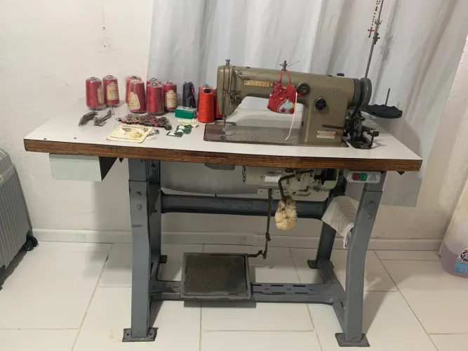 Máquina de costura reta industrial 