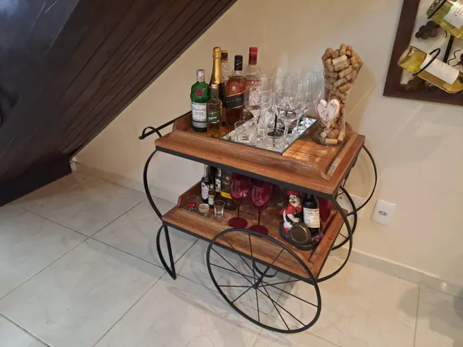 Vendo carrinho para bar em excelente estado