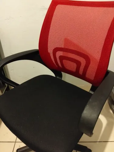 Cadeira de Escritório Preta e Vermelha