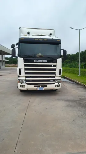 Conjunto Scania 124G 400 (2º Dono) + Carreta Baú São Pedro 2025 (Dois Eixos)