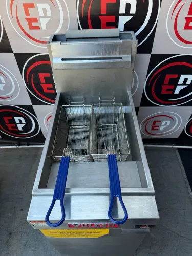 VENDO UMA FRITADEIRA A GÁS VULCAN LG 300 USADA