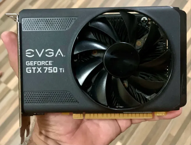 Placa de vídeo EVGA GTX 750Ti