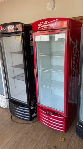 Freezer cervejeiro Cervejeira expositor metalfrio funcionando perfeitamente