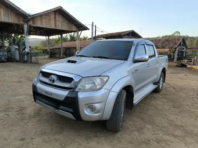 Toyota Hilux CD SRV D4-d 4X4 3.0 TDI Diesel AUT 2011