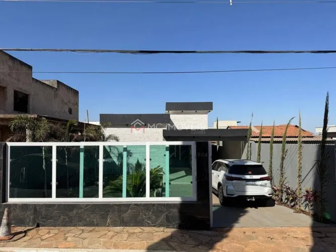 Casa de Alto Padrão à Venda - Rua 10, Vicente Pires
