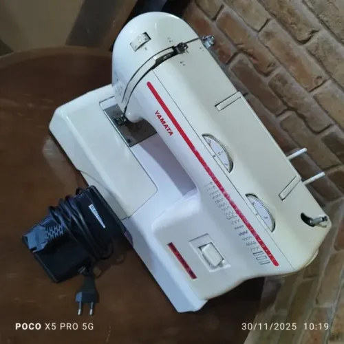 Vendo Máquina de Costura Yamata FY920