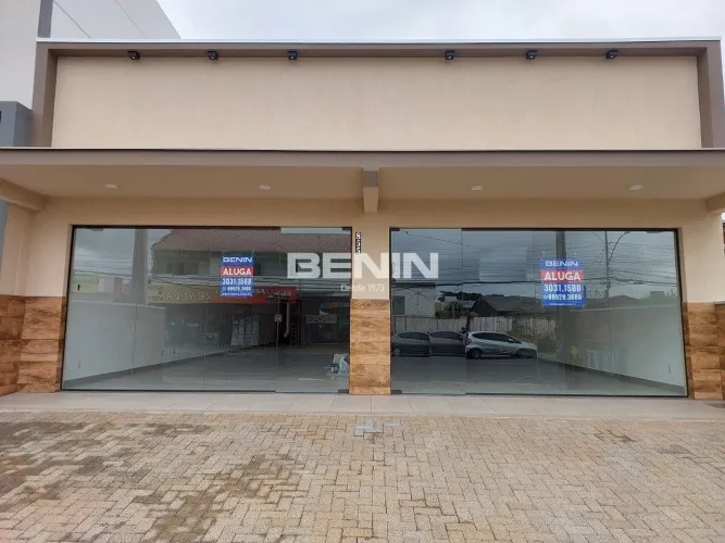 BENIN ALUGA loja na Av. A.J. RENNER, quase esquina com Dr. Sezefredo A. Vieira, com 82m².