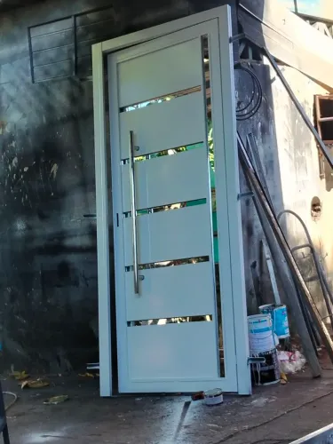 Vendo portas de Alta qualidade e segurança
