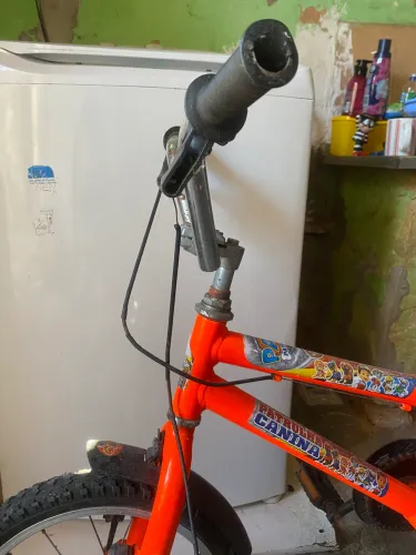 Vendo uma bicicleta de criança