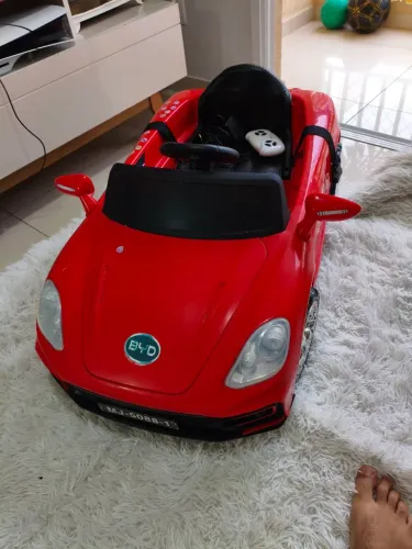 Carrinho elétrico de brinquedo 