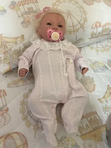 Boneca realista