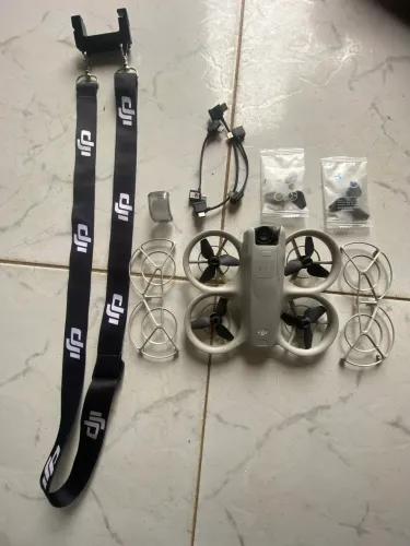 DRONE NEO QUEBRADO PARA RETIRADA DE PEÇAS  acompanha acessórios 