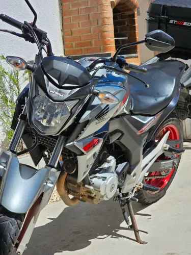 Honda CB Twister 250 - Revisada - Muito bem cuidada