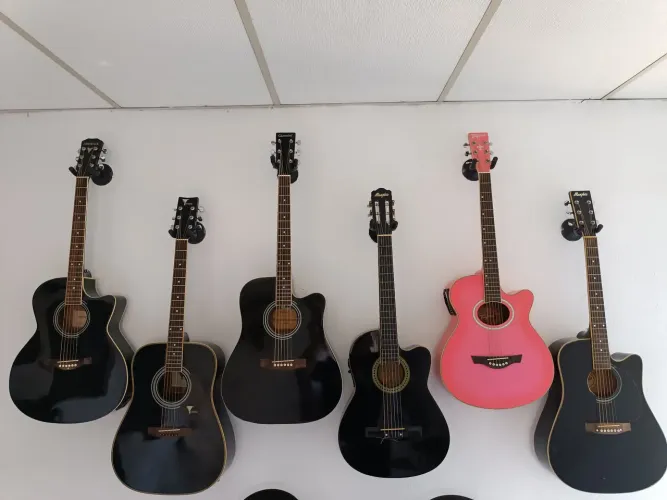 Violões, Guitarras e Baixos