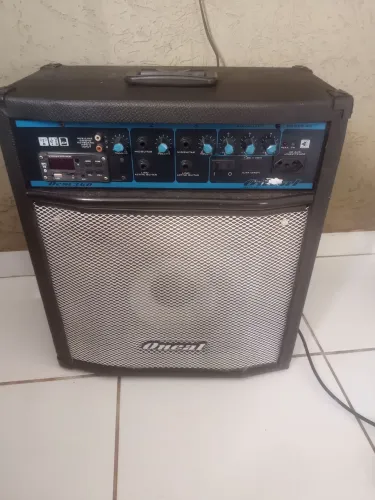 Caixa de som amplificada