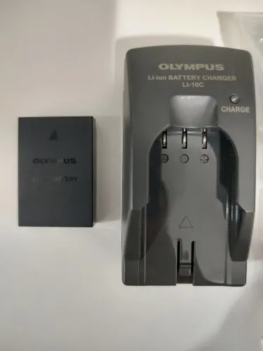 Carregador de bateria Olympus LI-10C