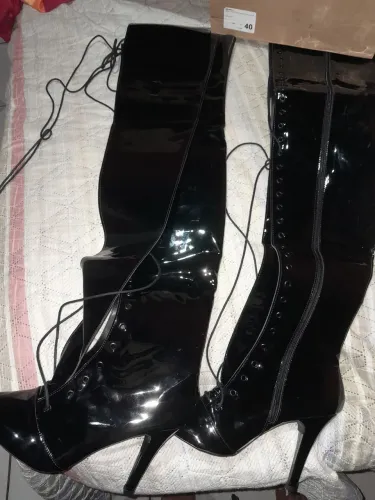 `? BOTA ARRAZADORA NOVA TAM 40 - R$300 - COM RECIBO`<br><br>Prontinho! É só copiar e colar ?