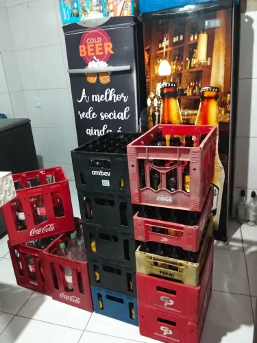 10 caixas de Skol litrinho - 1 caixa de coca LS + 8 un. - 1 caixa de coca Refpet + 1 un. 