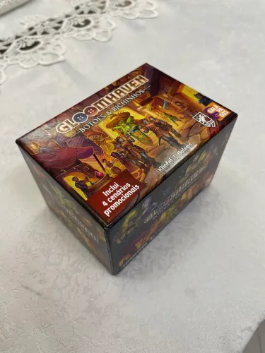 Gloomhaven: Botões & Bichinhos em excelente estado.