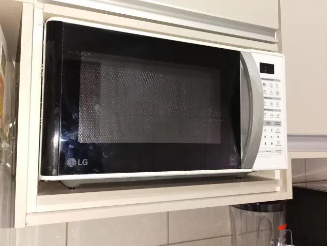 Microondas LG 30 litros , usado em bom estado 127v