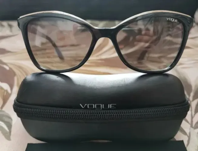 Óculos de Sol Feminino - VOGUE
